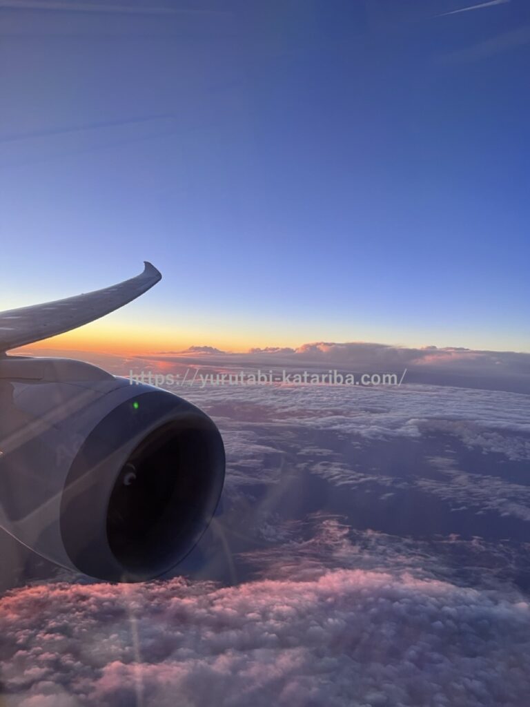 飛行機の外の夕焼け写真